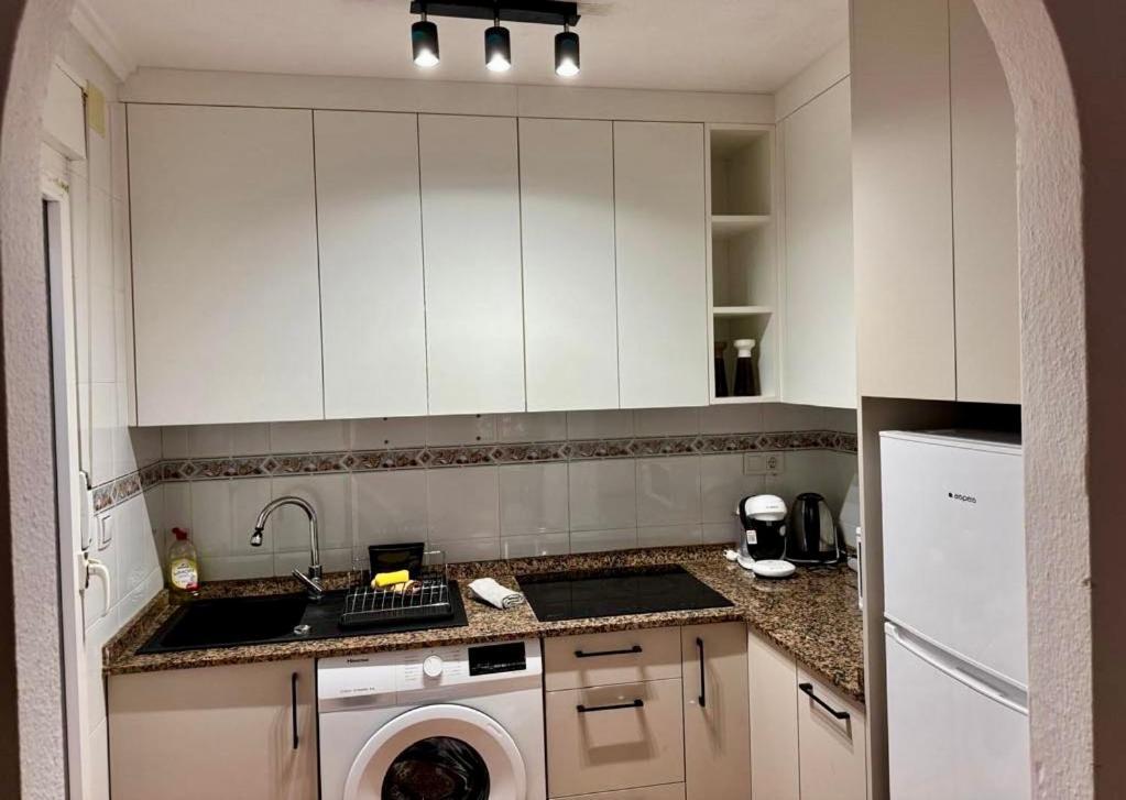 Apartamento Playa Del Cura ตอร์เรเวียคา ภายนอก รูปภาพ